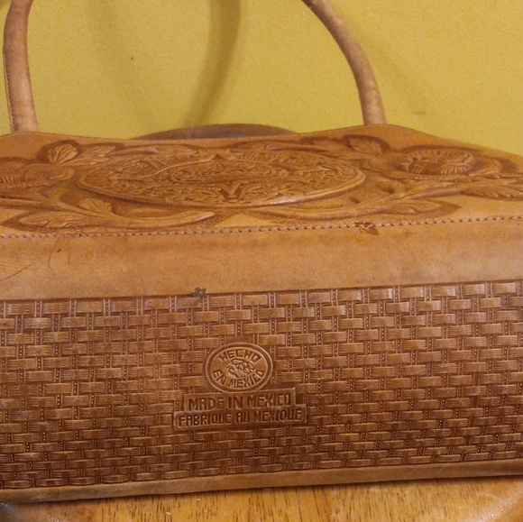 1970'S RARE MEXICAN TOOLED LEATHER AND NATURAL COWHIDE PURSE 12" X 10" - Picture 4 of 10